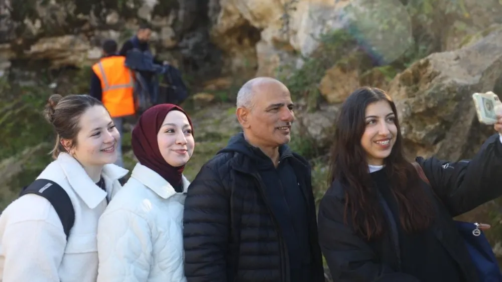 Körfez Belediyesi’nden Gençlerle Doğa Yürüyüşü