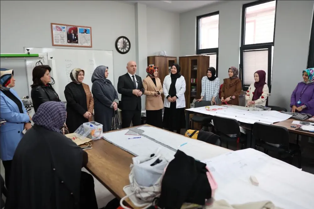 Darıca’da kadınlar ve çocuklar aynı çatı altında eğitim alıyor